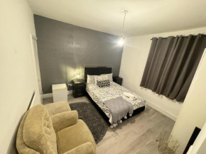Sheffield - House - Sleeps 5 - Parking - Garden